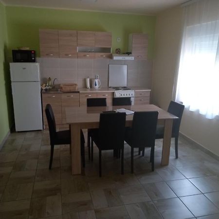Apartamento Apartman Fiva Pacir Exterior foto