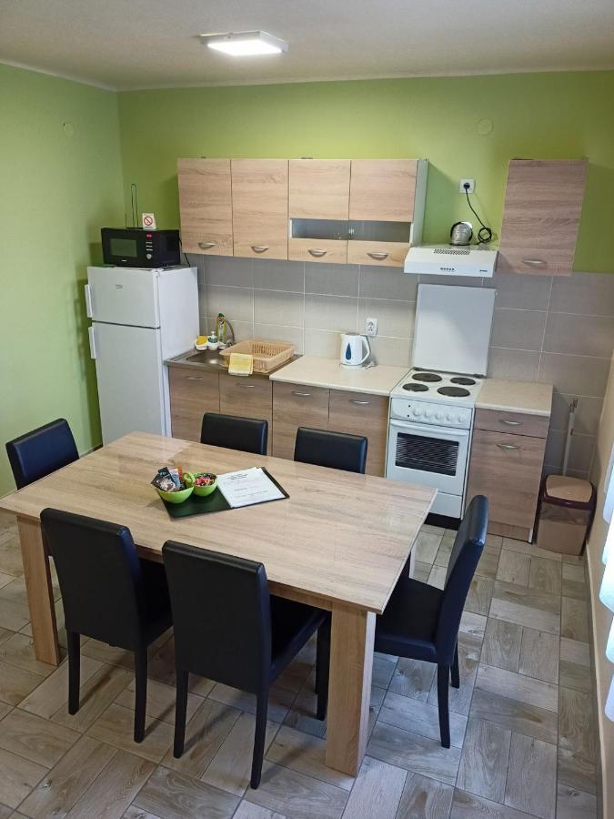 Apartamento Apartman Fiva Pacir Exterior foto