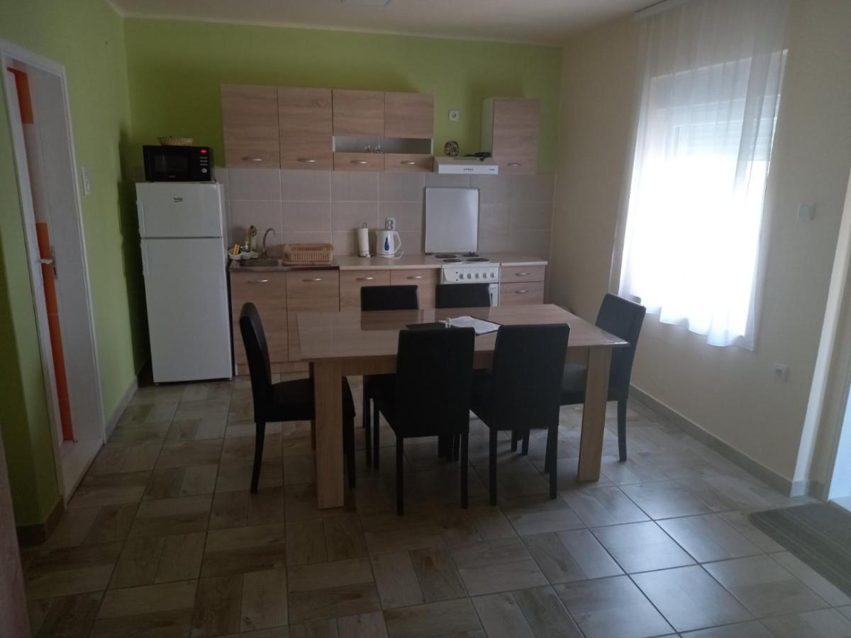 Apartamento Apartman Fiva Pacir Exterior foto